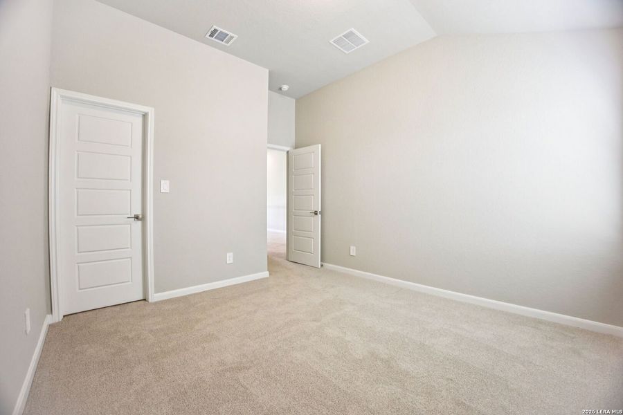Spacious, unfurnished interior of a new home in , San Antonio (Image 41).