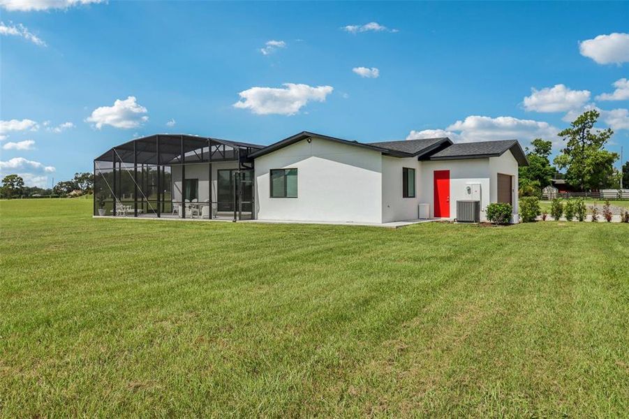 Exterior details and patio area of a home in , Tavares (Image 22).