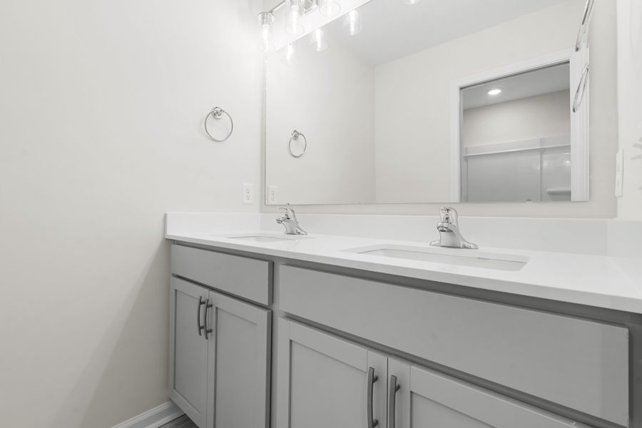 Representative interior finishes for a home built from the The Gwinnett by Smith Family Homes in Settlers Hammock, Kingsland (Image 14).