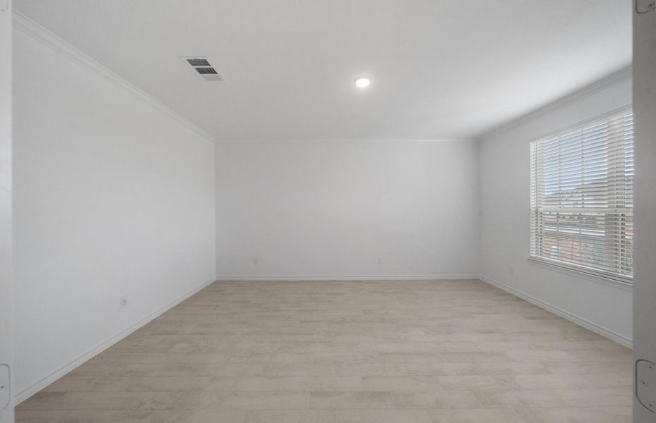 Spacious, unfurnished interior of a new home in River Ranch, Dayton (Image 9).