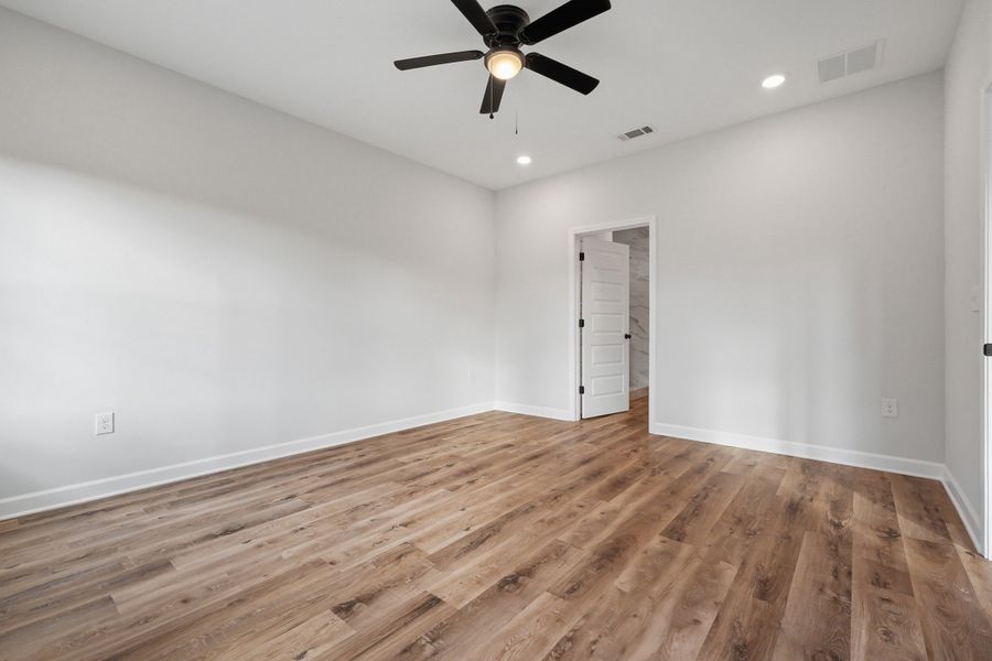 Spacious, unfurnished interior of a new home in Barton's Bend, Crestview (Image 20). Spacious, unfurnished interior of a new home in Barton's Bend, Crestview (Image 20).