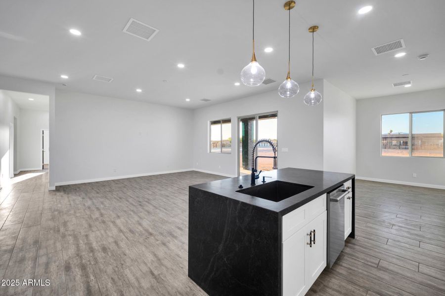 22548 W Huntington Dr-12_(2048) 22548 W Huntington Dr-12_(2048)