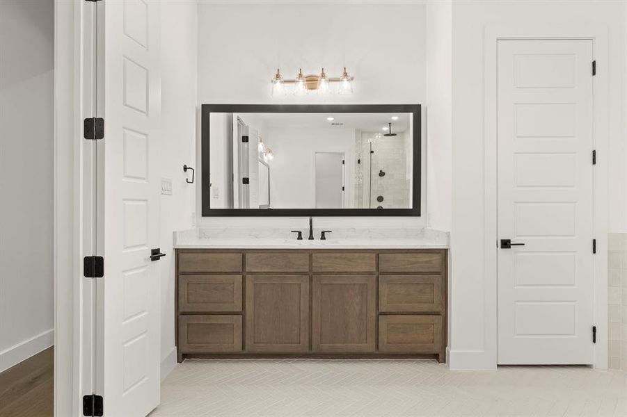 35. 3409 Alysheba - Bath (2)