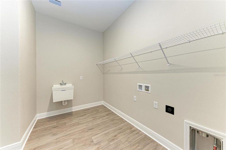 Spacious, unfurnished interior of a new home in EVERLY at Wellen Park, Venice (Image 28).