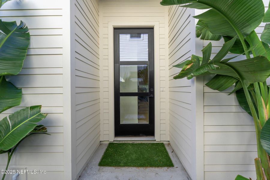 Exterior details and patio area of a home in , Jacksonville Beach (Image 22).