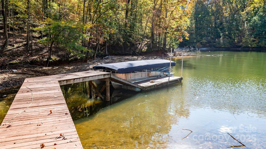 Natural landscape and outdoor views near in Statesville (Image 19). Natural landscape and outdoor views near in Statesville (Image 19).