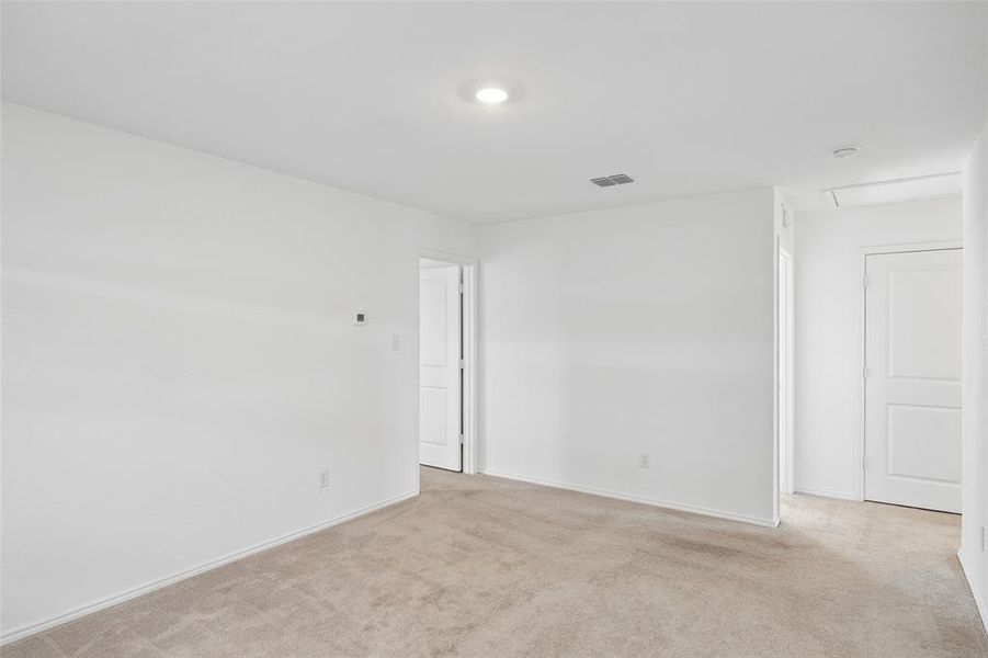 Spacious, unfurnished interior of a new home in Trinity West, Dallas (Image 13).