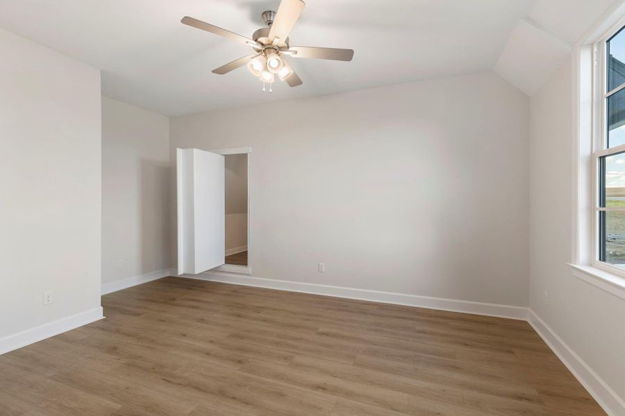 Spacious, unfurnished interior of a new home in , Brenham (Image 24).