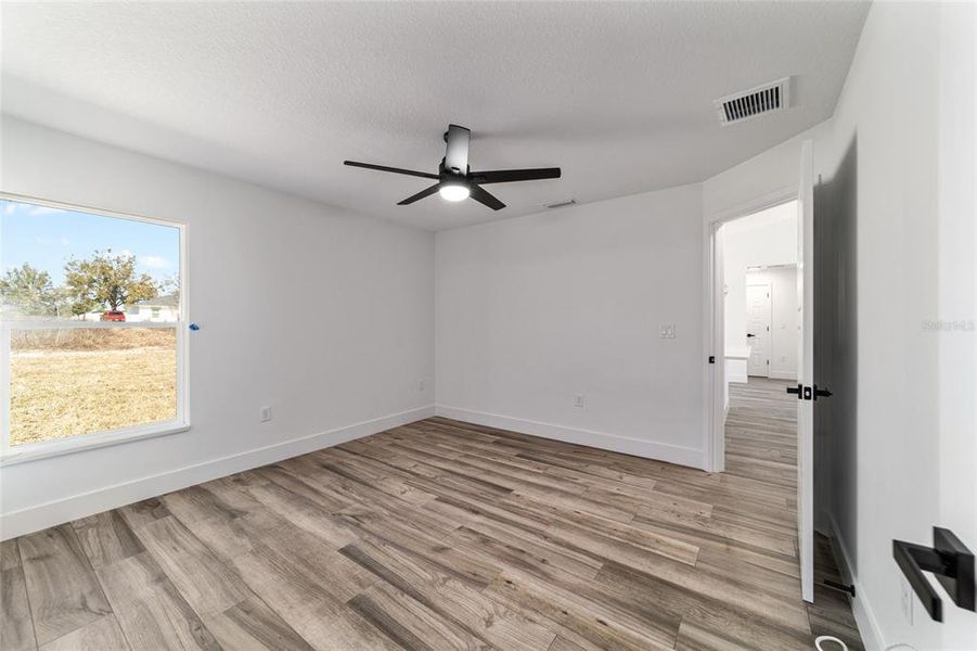 Spacious, unfurnished interior of a new home in , Dunnellon (Image 26).