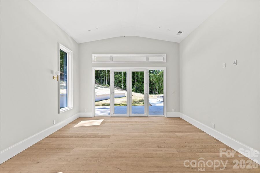 Spacious, unfurnished interior of a new home in , Davidson (Image 19).