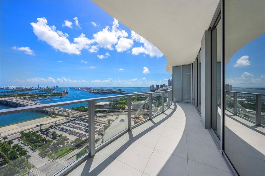 Condo located in Miami, FL showcasing its design and architecture (Image 3).
