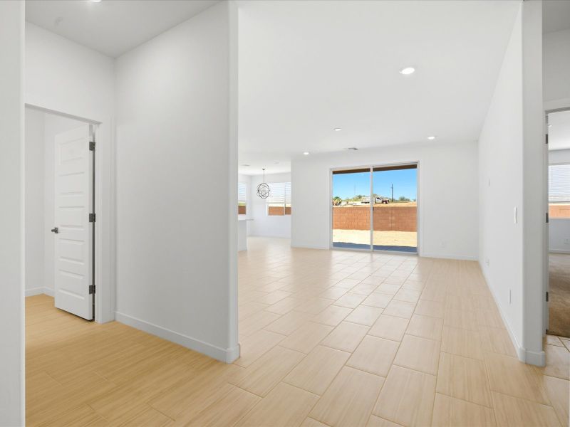 Spacious, unfurnished interior of a new home in Naranja Trails, Oro Valley (Image 10). Spacious, unfurnished interior of a new home in Naranja Trails, Oro Valley (Image 10).