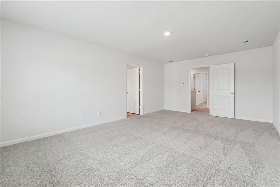 Spacious, unfurnished interior of a new home in , Dallas (Image 25).