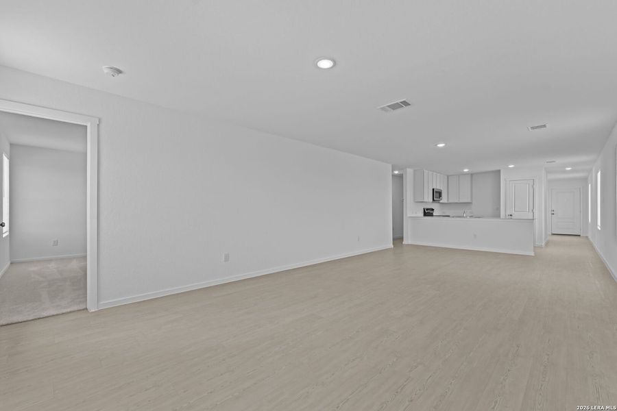 Spacious, unfurnished interior of a new home in Guadalupe Ridge, New Braunfels (Image 15).