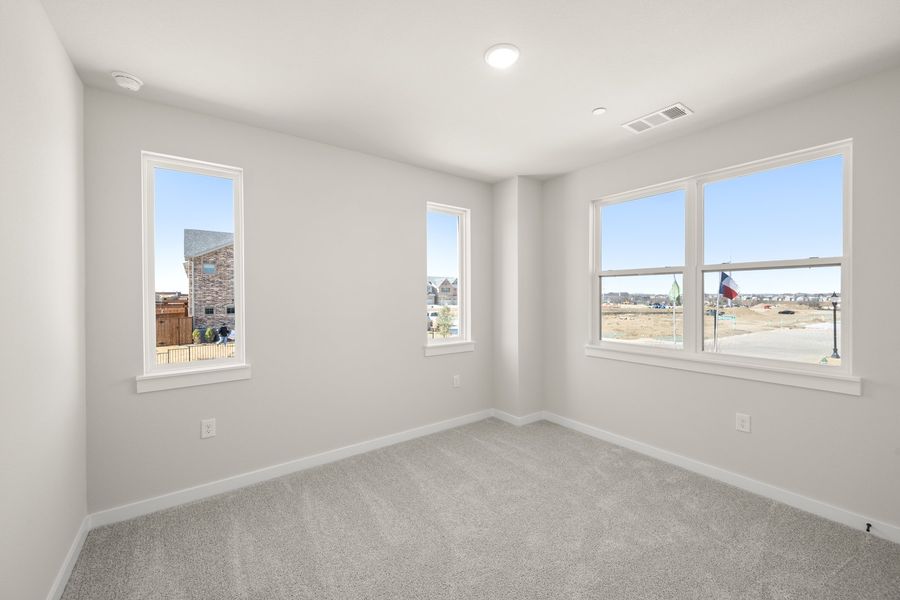 Spacious, unfurnished interior of a new home in Wildridge, Oak Point (Image 24).