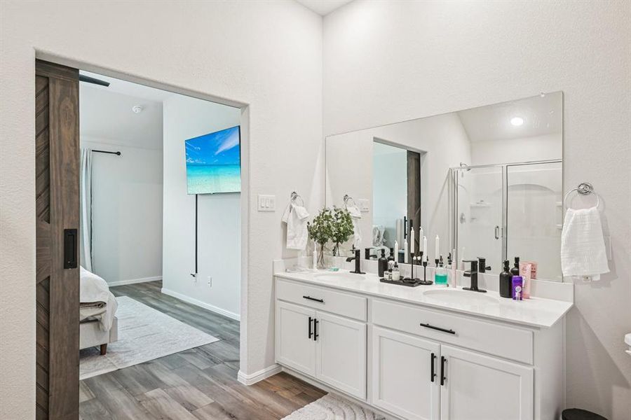 Furnished interior view inside a new home in , Venus (Image 15).