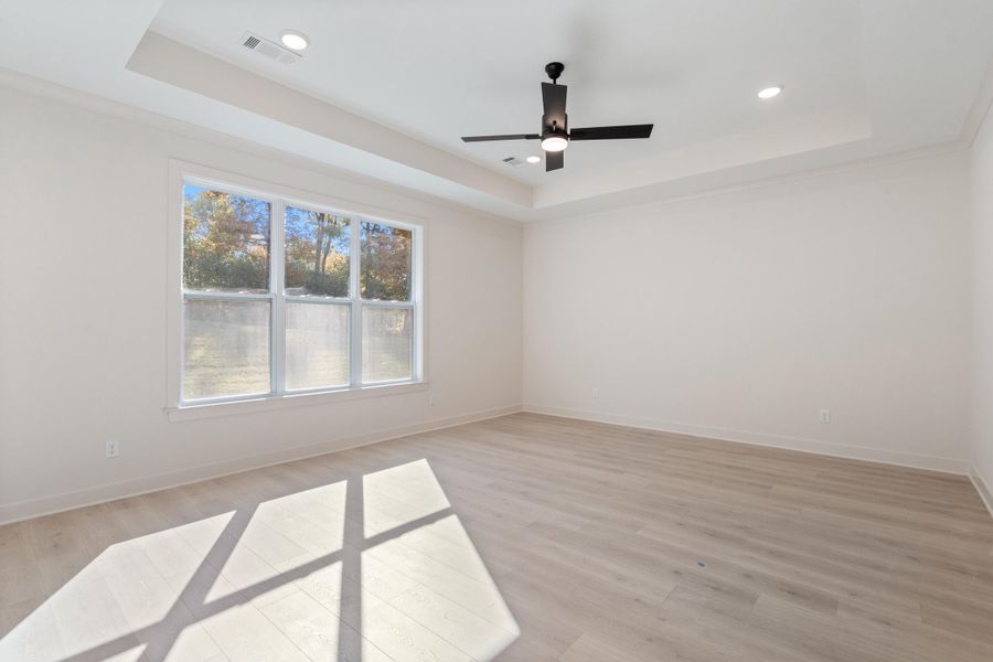 Spacious, unfurnished interior of a new home in White Oak, Arlington (Image 23).