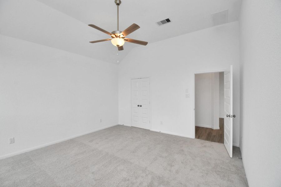 Spacious, unfurnished interior of a new home in Elyson, Katy (Image 15).