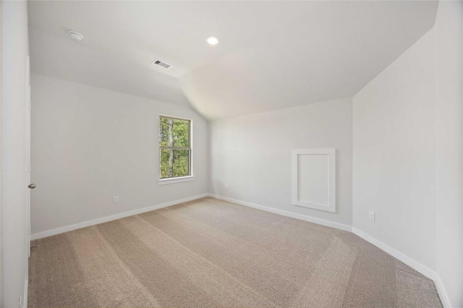 Spacious, unfurnished interior of a new home in Deer Pines, Conroe (Image 18). Spacious, unfurnished interior of a new home in Deer Pines, Conroe (Image 18).