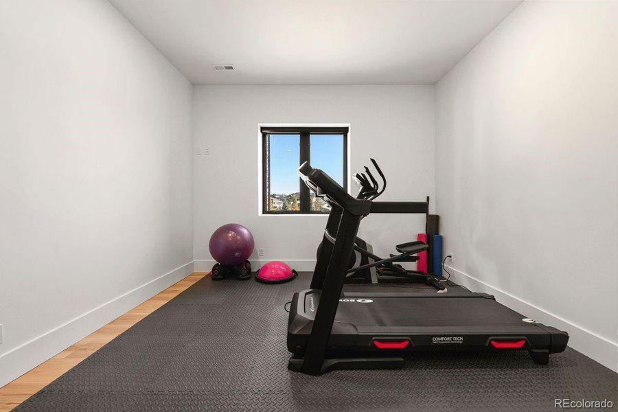 Community amenities in , Colorado Springs (Image 39).