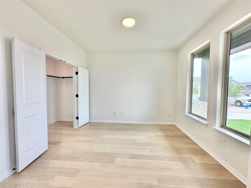 Spacious, unfurnished interior of a new home in Sage Hollow, Kyle (Image 10).