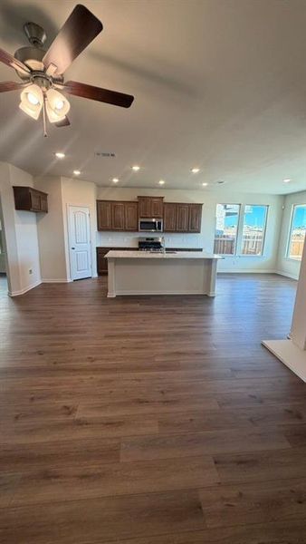 Spacious, unfurnished interior of a new home in Liberty Pointe, Gainesville (Image 9).