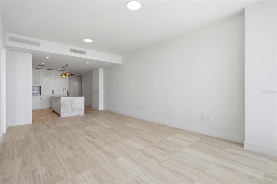 Spacious, unfurnished interior of a new home in The Ritz-Carlton Residences, Tampa (Image 33). Spacious, unfurnished interior of a new home in The Ritz-Carlton Residences, Tampa (Image 33).
