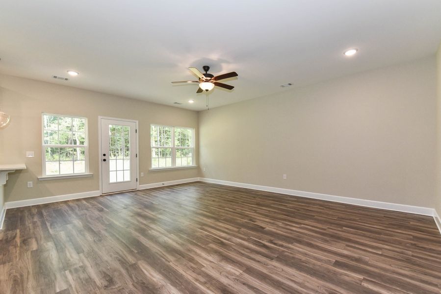 Daufuskie – Family Room with Patio Access
