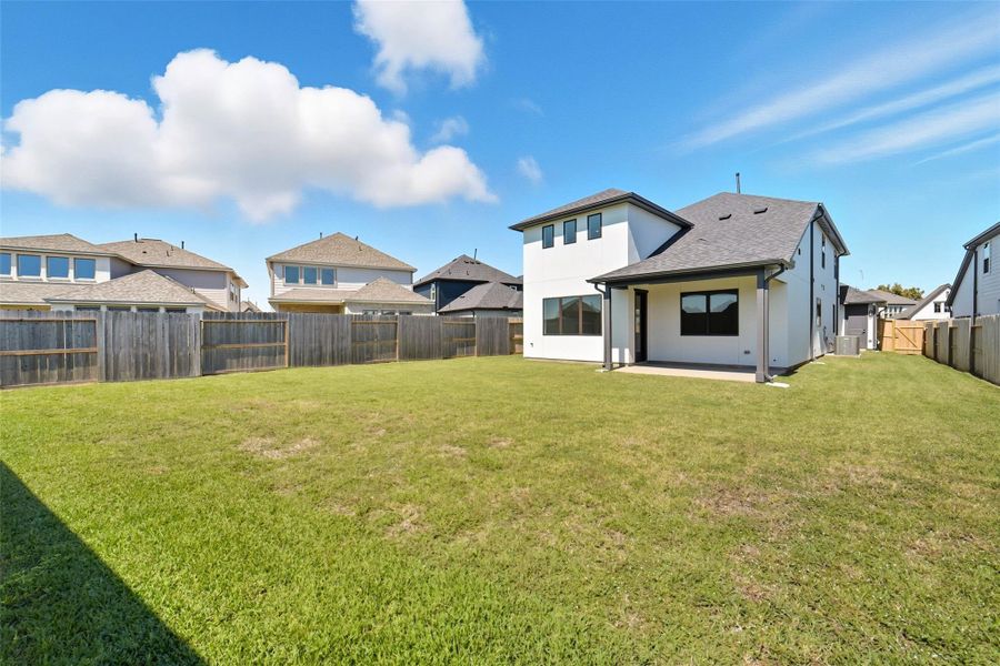Exterior details and patio area of a home in Sienna 40', Missouri City (Image 4). Exterior details and patio area of a home in Sienna 40', Missouri City (Image 4).
