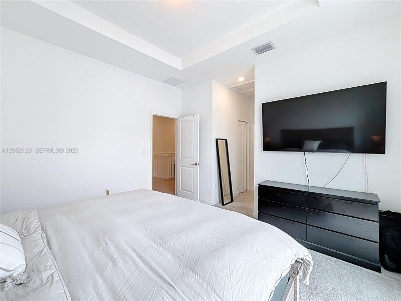 Furnished interior view inside a new home in , Homestead (Image 33).