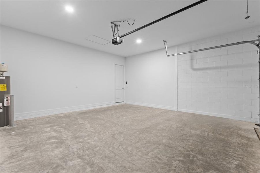 Spacious, unfurnished interior of a new home in The Reserve at Victoria, Deland (Image 37).
