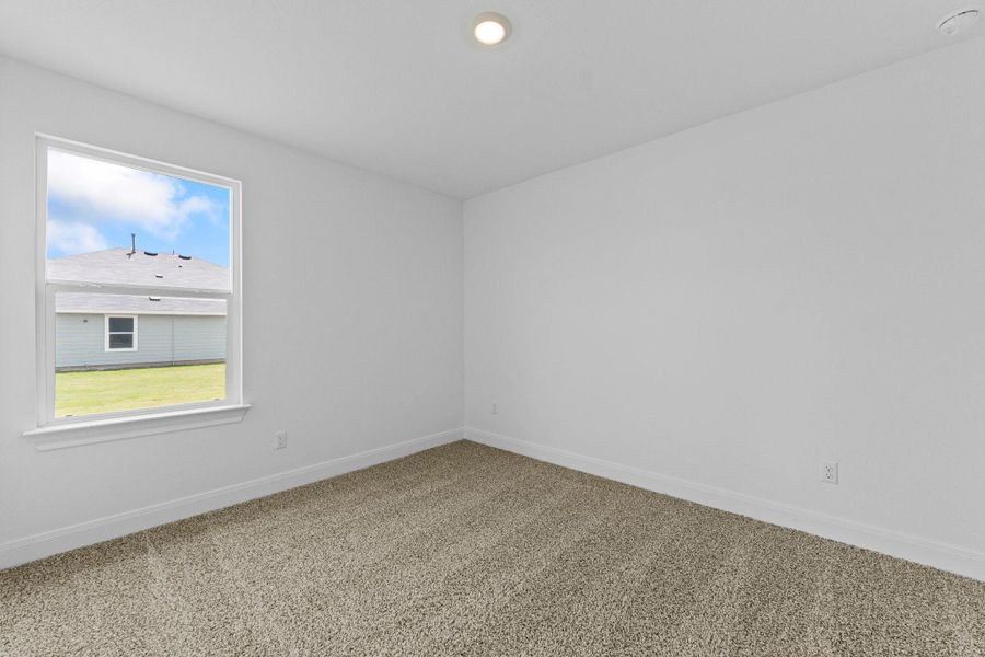 Spacious, unfurnished interior of a new home in Railhead, Cedar Creek (Image 33).