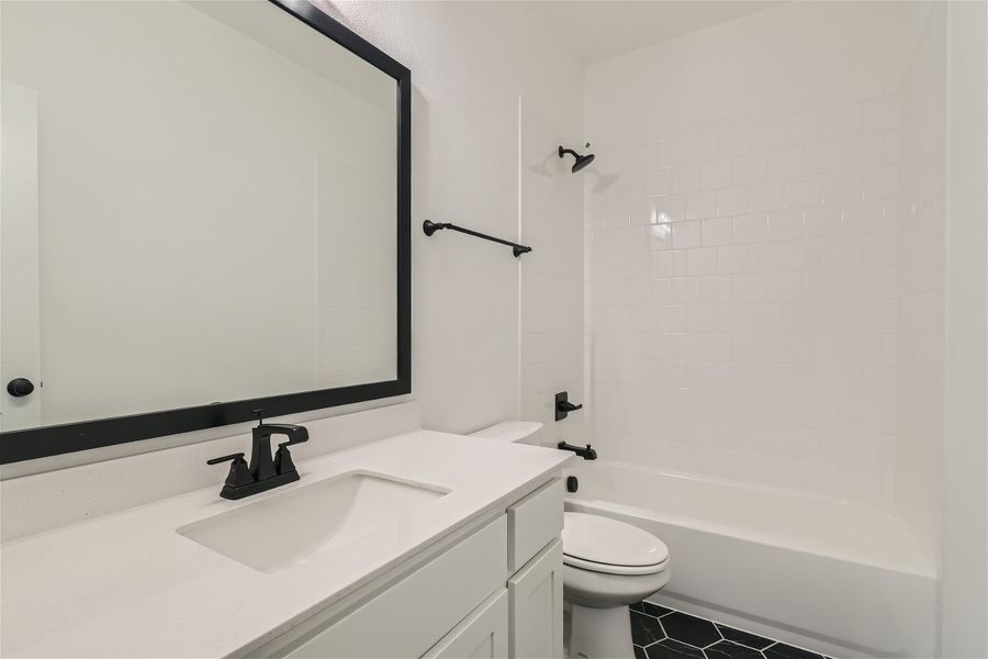 Plan 1532 Secondary Bathroom Representative Photo