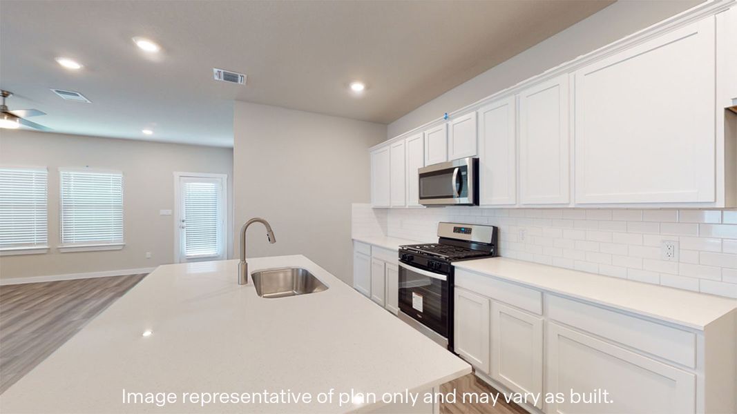 Furnished interior view inside a new home in Saratoga Crossing, Corpus Christi (Image 5).