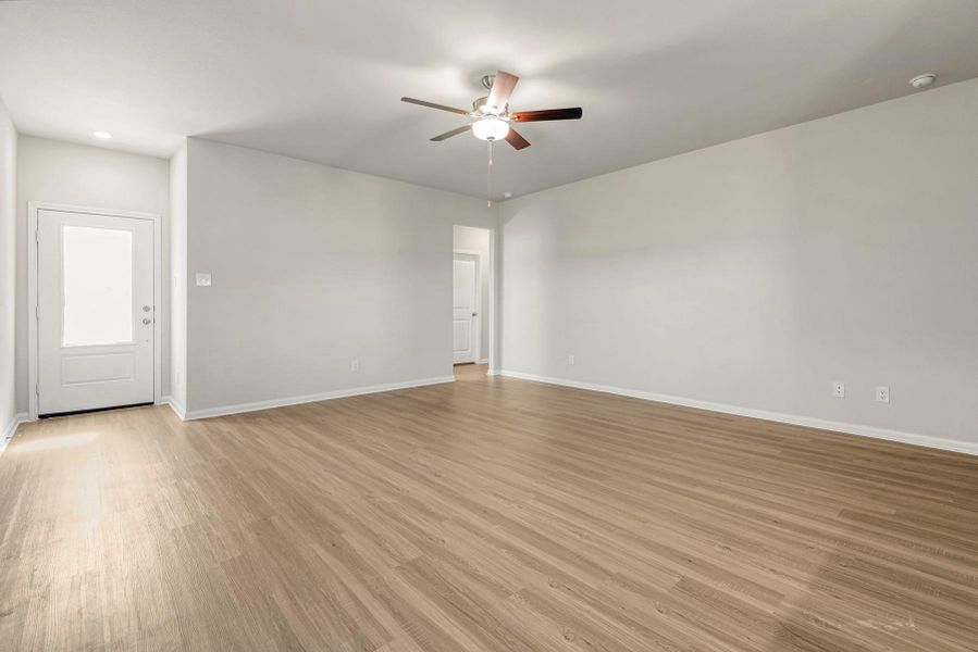 Spacious, unfurnished interior of a new home in Wayside Village, Houston (Image 10).