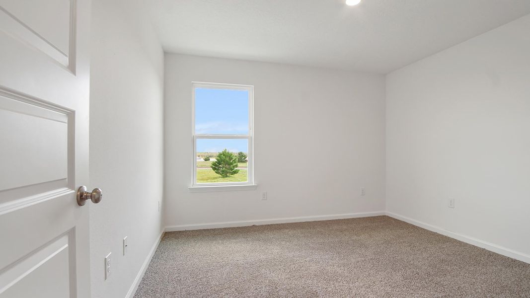 Spacious, unfurnished interior of a new home in Owl's Head East, Freeport (Image 24).