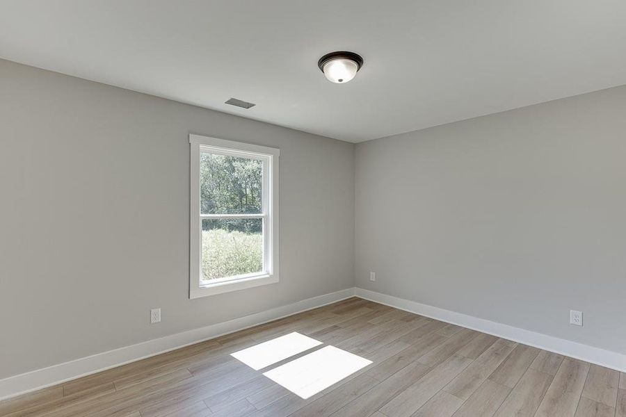 Spacious, unfurnished interior of a new home in , Hartwell (Image 14).