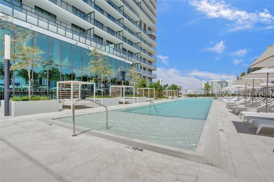 Condo located in Miami, FL showcasing its design and architecture (Image 20).
