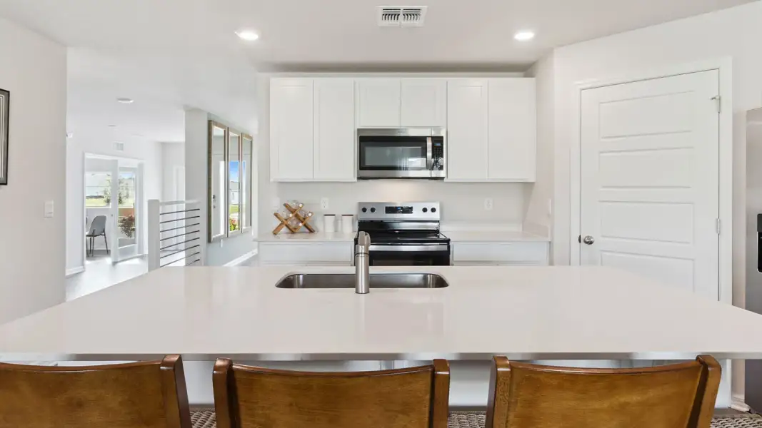 Furnished interior view inside a new home in Willowbrook South, Winter Haven (Image 6). Furnished interior view inside a new home in Willowbrook South, Winter Haven (Image 6).