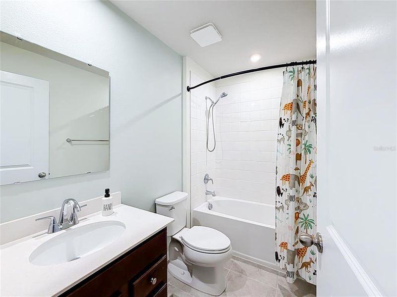 Furnished interior view inside a new home in , Sumterville (Image 37).