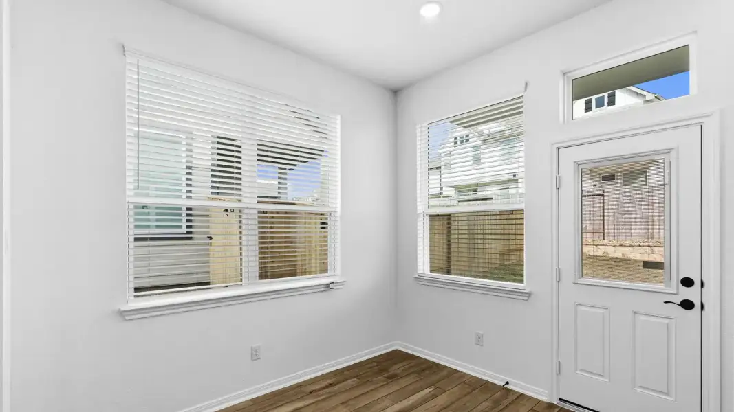 Spacious, unfurnished interior of a new home in Woodforest, Montgomery (Image 15).