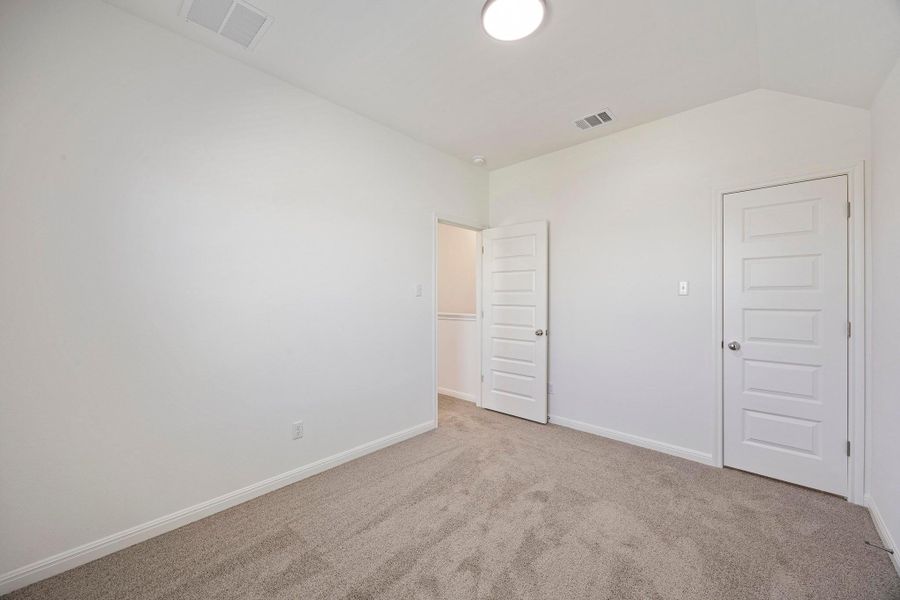 Spacious, unfurnished interior of a new home in Trinity Ranch, Elgin (Image 23).