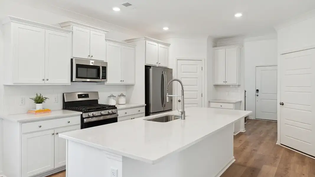 1429 Drake Kitchen 1of2 RT 6 3 25