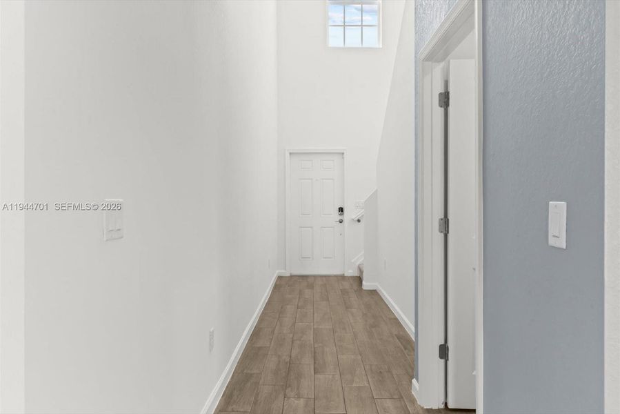 Spacious, unfurnished interior of a new home in , Fort Pierce (Image 19).