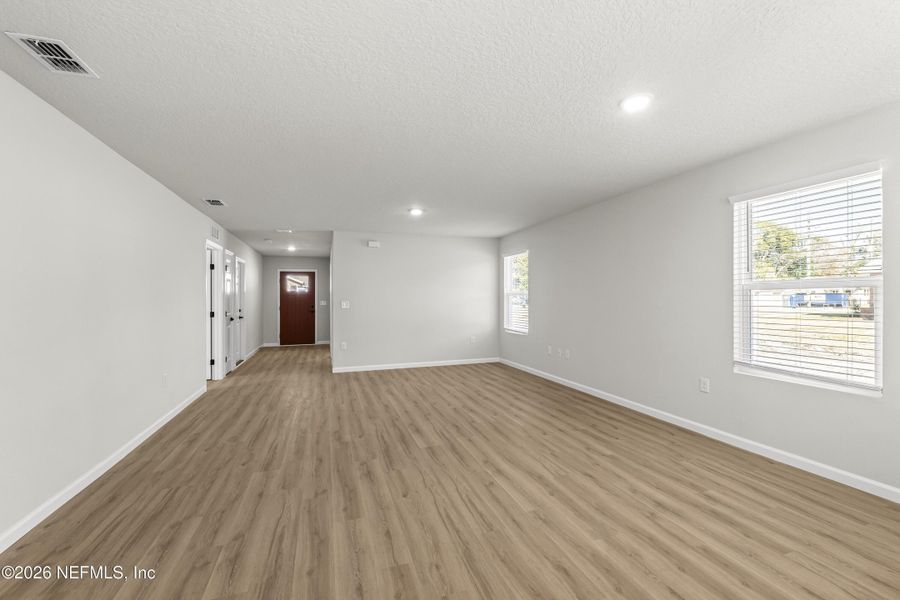 Spacious, unfurnished interior of a new home in , Jacksonville (Image 19).