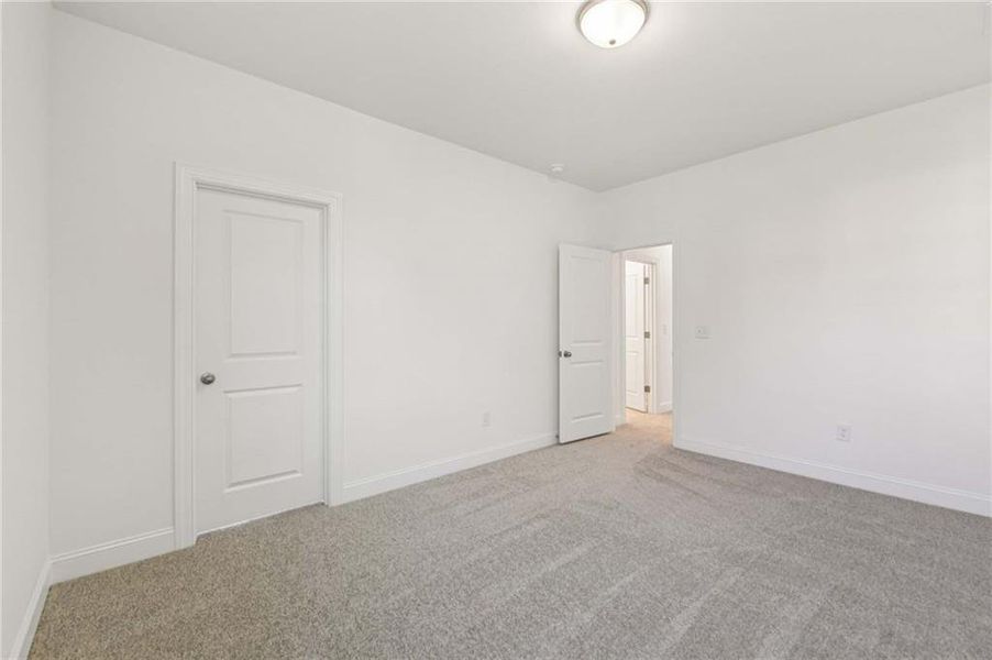 Spacious, unfurnished interior of a new home in East Harbor II at Chestatee, Dawsonville (Image 19).