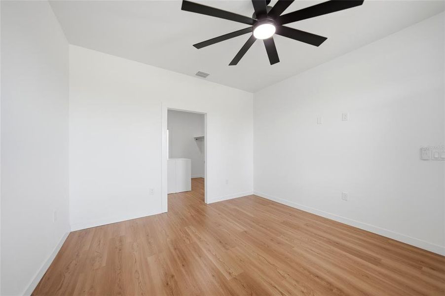 Spacious, unfurnished interior of a new home in , Port Charlotte (Image 40).
