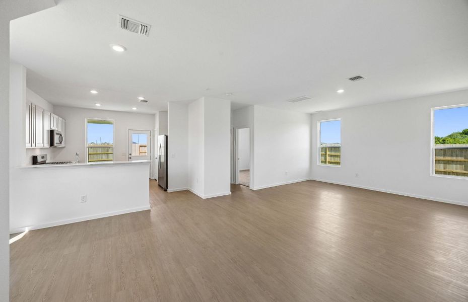 Spacious, unfurnished interior of a new home in Windcress, Cove (Image 29).