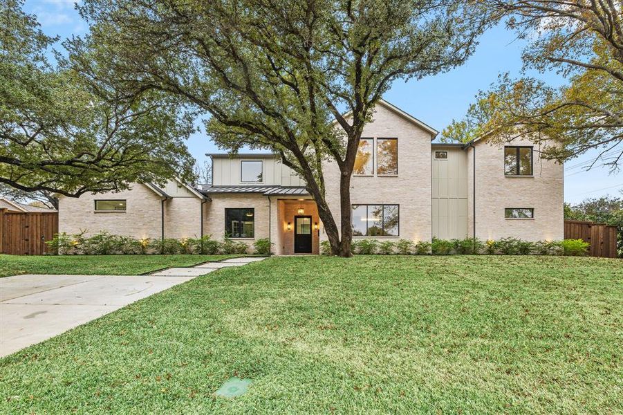 Front exterior of a new home in , Dallas, TX, highlighting curb appeal (Image 1). Front exterior of a new home in , Dallas, TX, highlighting curb appeal (Image 1).