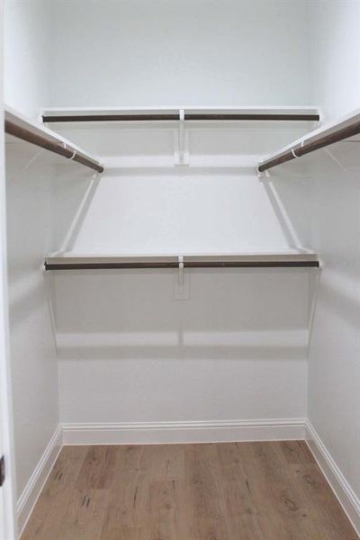 Walk in closet 8 X 5 Walk in closet 8 X 5